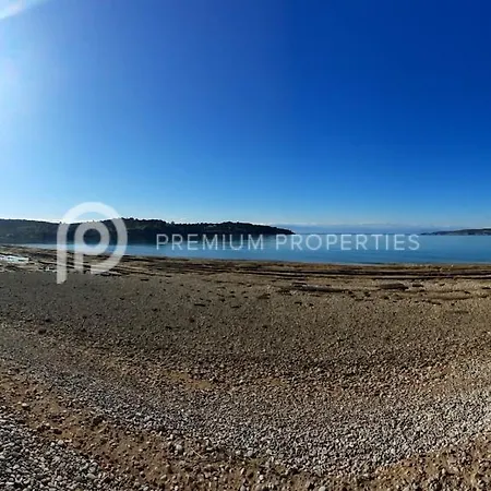 Δωμάτια σε οικογενειακή κατοικία Tranquility - Walk To The Beach With Infinity Pool *